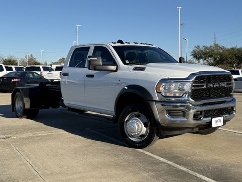 Used 2024 RAM 5500 Tradesman w/ Chrome Appearance Group image 2