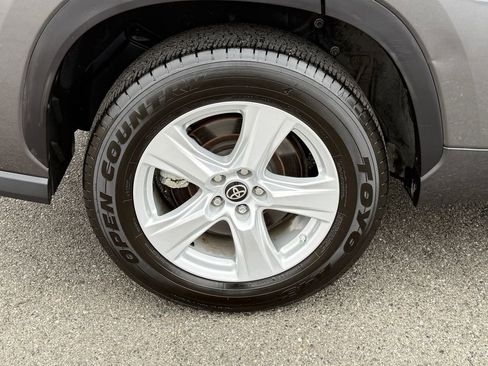 Certified 2022 Toyota Highlander LE image 15