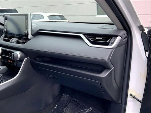 Used 2022 Toyota RAV4 XLE Premium image 16