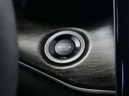 Used 2023 Jeep Grand Cherokee Limited w/ Black Appearance Package image 23