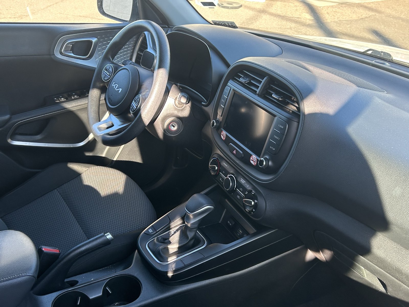 Used 2023 Kia Soul LX w/ LX Technology Package FWD image 9