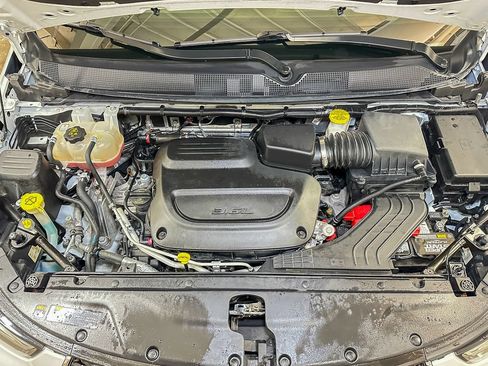 Used 2023 Chrysler Pacifica Touring-L FWD image 48