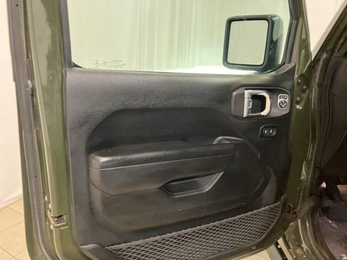 Used 2022 Jeep Gladiator Willys image 9