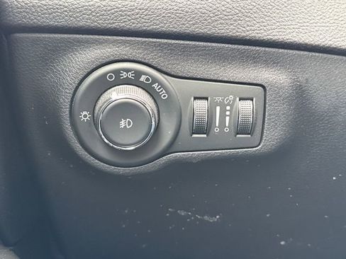 Used 2018 Jeep Compass Latitude AWD/4WD image 27