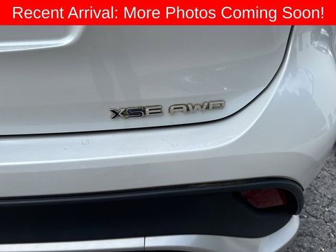 Used 2022 Toyota Highlander XSE AWD/4WD image 3
