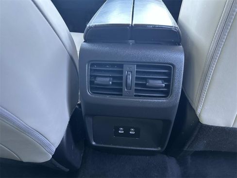 Used 2025 Nissan Rogue SV w/ SV Premium Package image 16