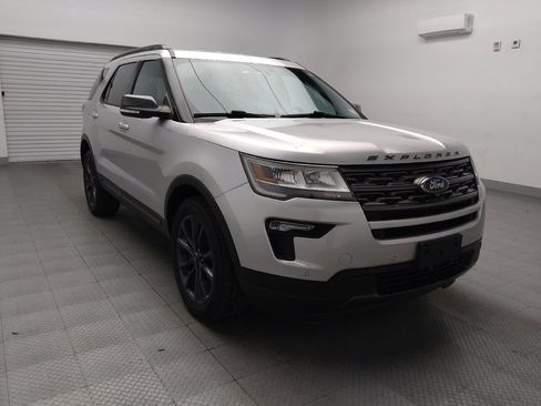 Used 2018 Ford Explorer XLT w/ Equipment Group 202A image 13