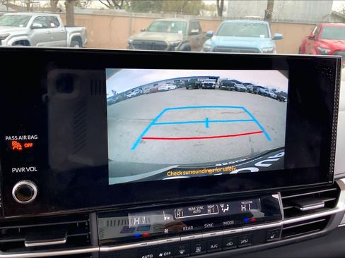 Used 2025 Toyota Sienna XLE image 26