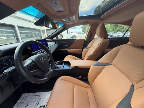 Used 2025 Lexus ES 350 w/ Premium Package FWD image 2