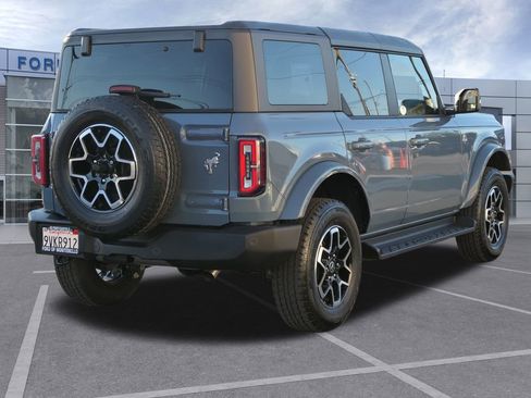 Used 2025 Ford Bronco Outer Banks image 2