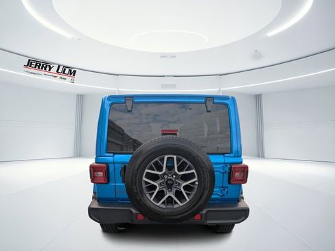 Used 2025 Jeep Wrangler Sahara image 4