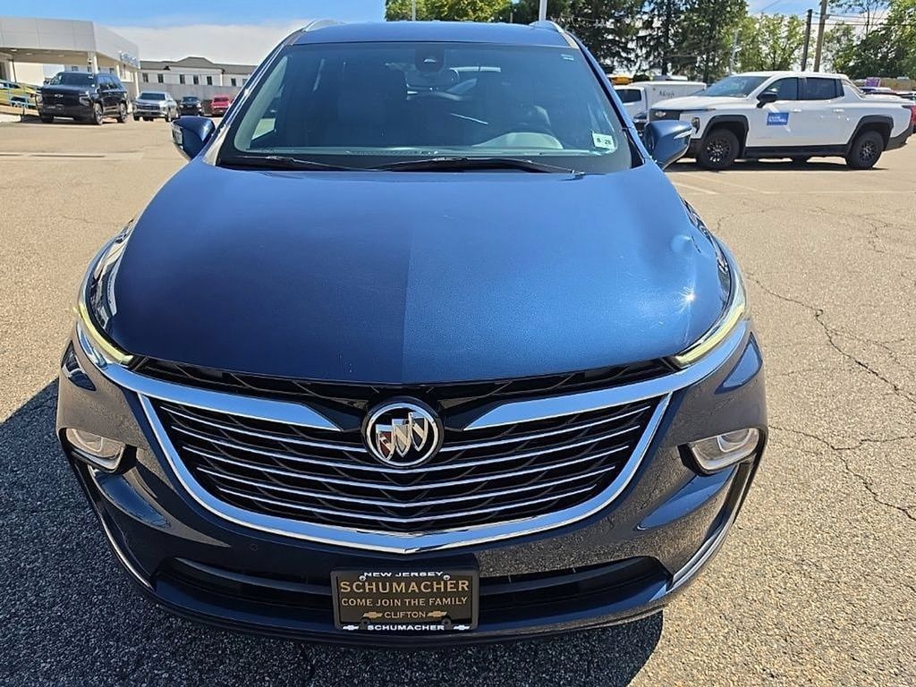 Used 2023 Buick Enclave Essence AWD/4WD image 8