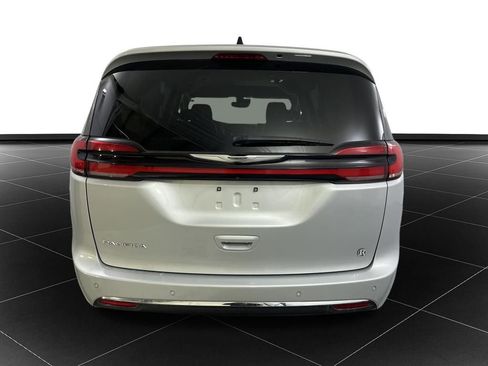 Used 2023 Chrysler Pacifica Touring-L image 20