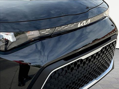 Used 2025 Kia Soul LX FWD image 31