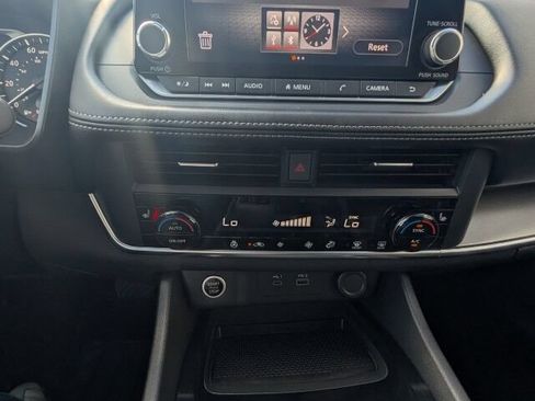 Used 2023 Nissan Rogue SV w/ SV Premium B Package FWD image 13