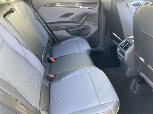 New 2026 Volkswagen Tiguan SE R-Line image 9