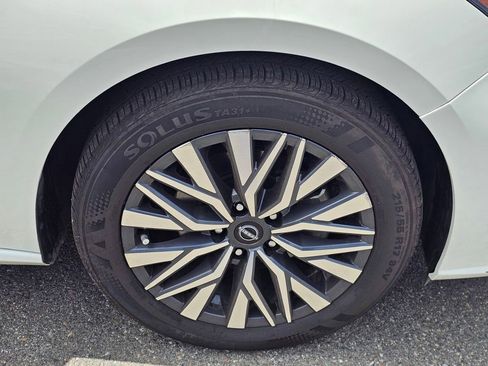 Used 2025 Nissan Altima 2.5 SV FWD image 7