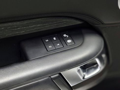 Used 2017 Land Rover Discovery HSE Luxury image 13