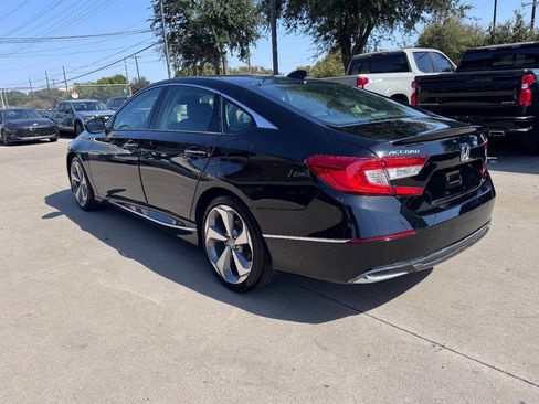 Used 2018 Honda Accord Touring image 6