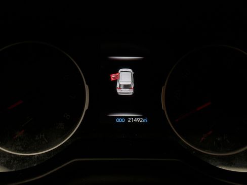 Used 2020 Toyota RAV4 XLE w/ XLE Grade Weather Package AWD/4WD image 10