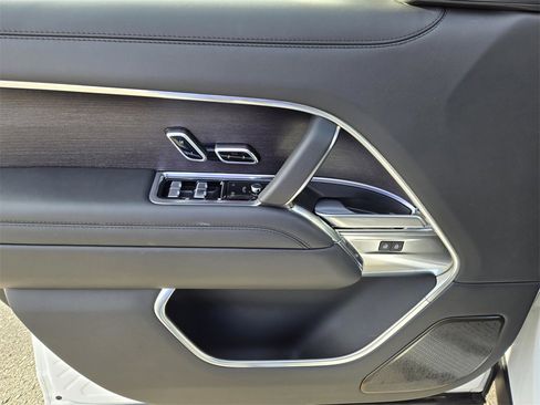 Used 2025 Land Rover Range Rover Autobiography image 17