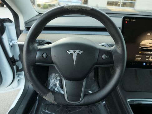 Used 2023 Tesla Model 3 Standard Range image 17