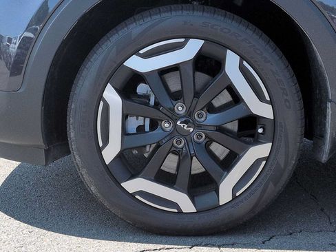 Used 2025 Kia Telluride EX w/ EX Captain's Chair Package AWD/4WD image 14