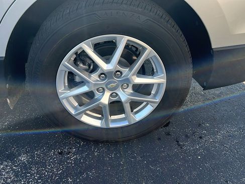 Used 2022 Chevrolet Equinox LT image 10