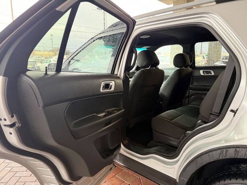 Used 2015 Ford Explorer XLT AWD/4WD image 26
