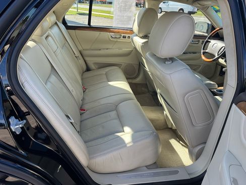 Used 2009 Cadillac DTS w/ Platinum Edition image 17