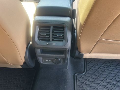 Used 2023 Volkswagen Tiguan SE AWD/4WD image 14