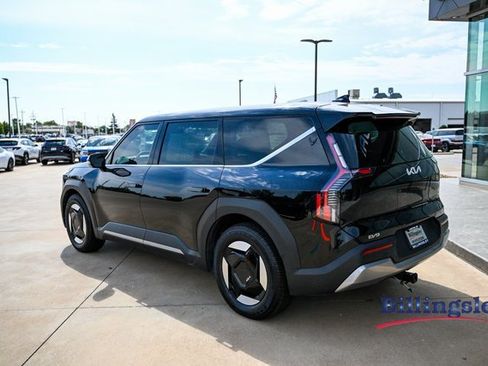 Used 2024 Kia EV9 Light Long Range image 3