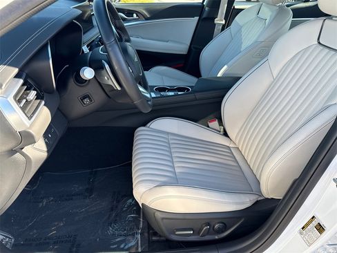 Used 2025 Genesis G70 2.5T w/ Sport Prestige Package image 9