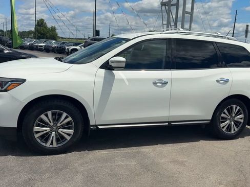 Used 2018 Nissan Pathfinder S FWD image 3