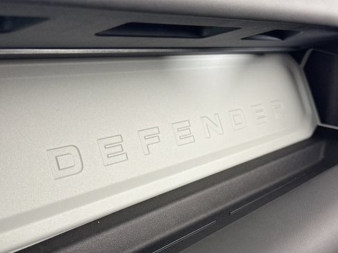 Used 2024 Land Rover Defender 110 SE AWD/4WD image 21