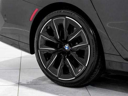 Used 2025 BMW 760i xDrive image 44