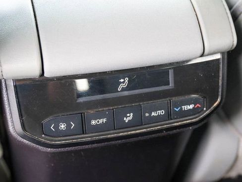 Used 2021 Toyota Highlander Limited image 24