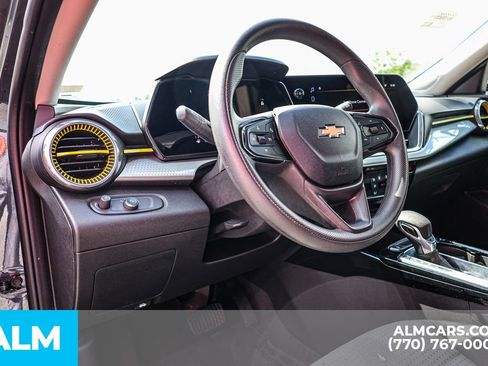 Used 2025 Chevrolet Trax LT FWD image 26