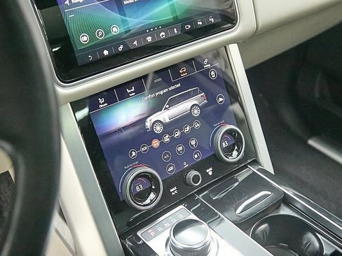 Used 2020 Land Rover Range Rover HSE image 15