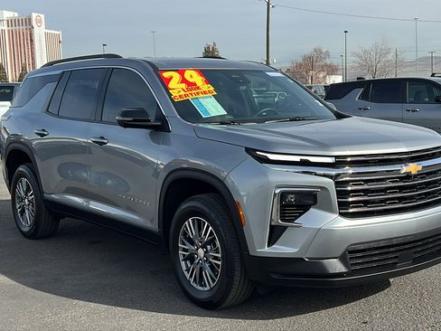 Certified 2024 Chevrolet Traverse LT image 3
