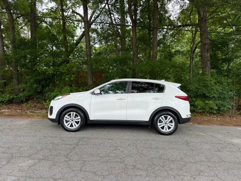 Used 2019 Kia Sportage LX FWD image 2