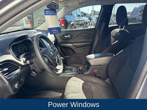 Used 2019 Jeep Cherokee Latitude w/ Popular Appearance Group image 12