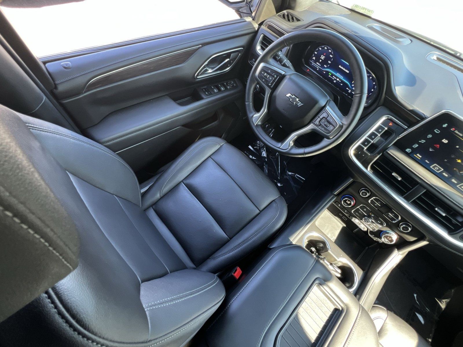 Used 2023 Chevrolet Tahoe Z71 w/ Luxury Package AWD/4WD image 16
