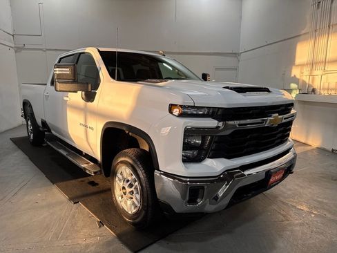 Certified 2024 Chevrolet Silverado 2500 LT AWD/4WD image 1