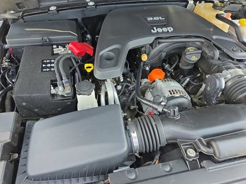 Used 2018 Jeep Wrangler Unlimited Sport S AWD/4WD image 29