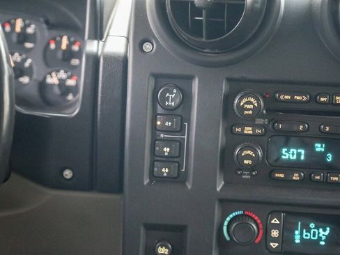 Used 2005 HUMMER H2 w/ Preferred Equipment Group image 18