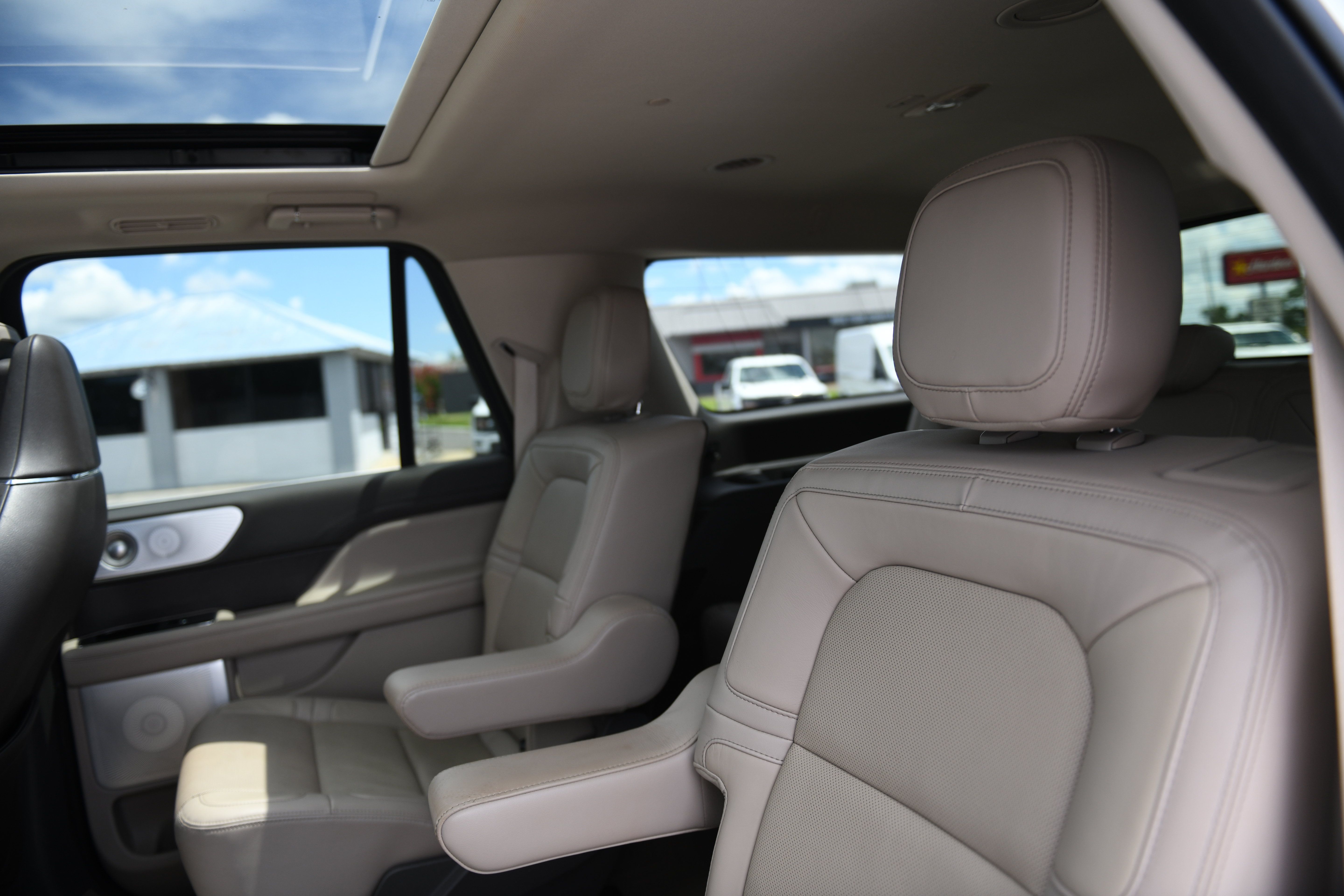 Used 2023 Lincoln Navigator L Reserve AWD/4WD image 14