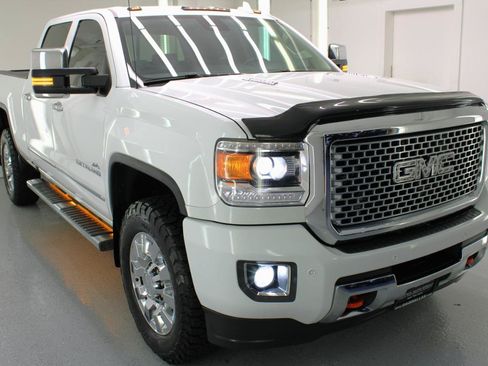 Used 2016 GMC Sierra 2500 Denali w/ Duramax Plus Package AWD/4WD image 12