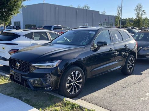 Used 2025 Volvo XC60 B5 Core AWD/4WD image 2