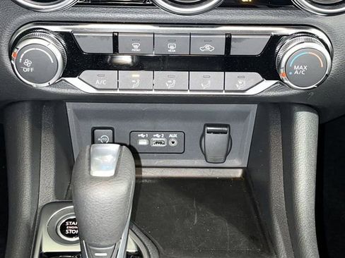 Used 2025 Nissan Sentra SV FWD image 9